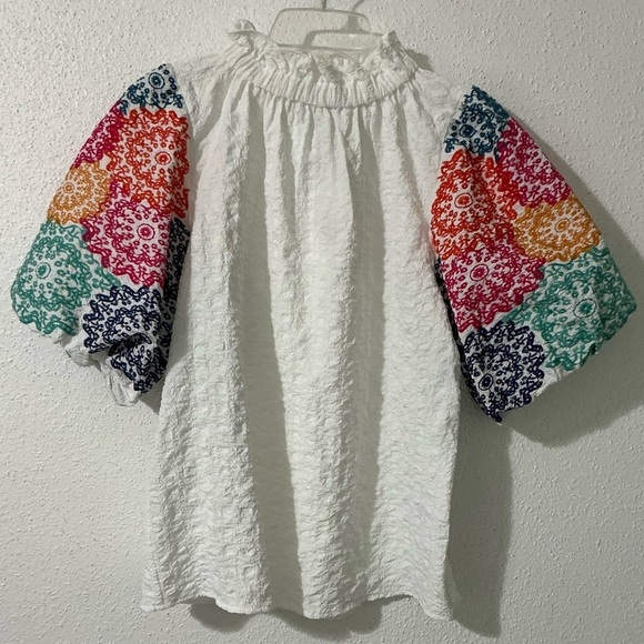NWT THML Floral Embroidered White Button Down Boho Peasant Crinkle Shirt Small - Picture 3 of 13